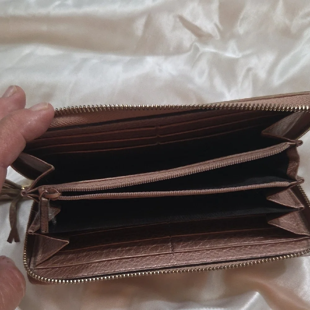 Gucci Soho Rose Leather Zip Around Wallet - Picture 10 of 14